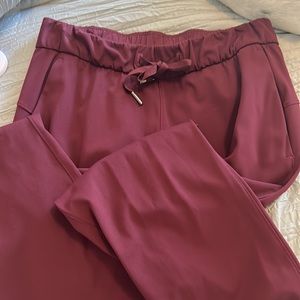Lululemon everyday athletic pants in size 6! Burgundy and super-stretchy!